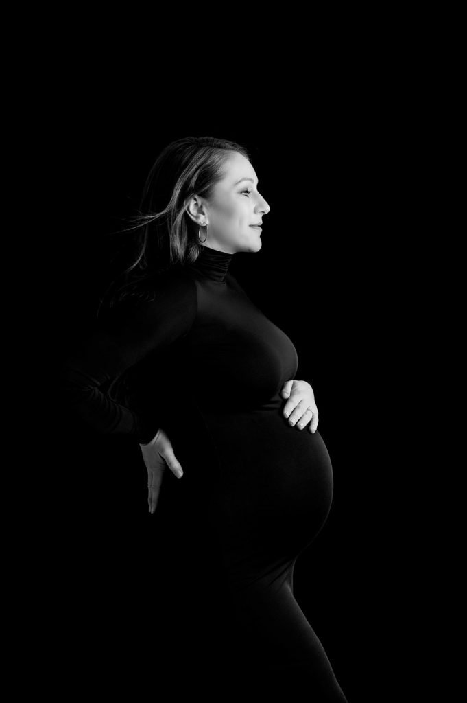 Maternity Photographer North Vancouver BW profile of a pregnant woman
