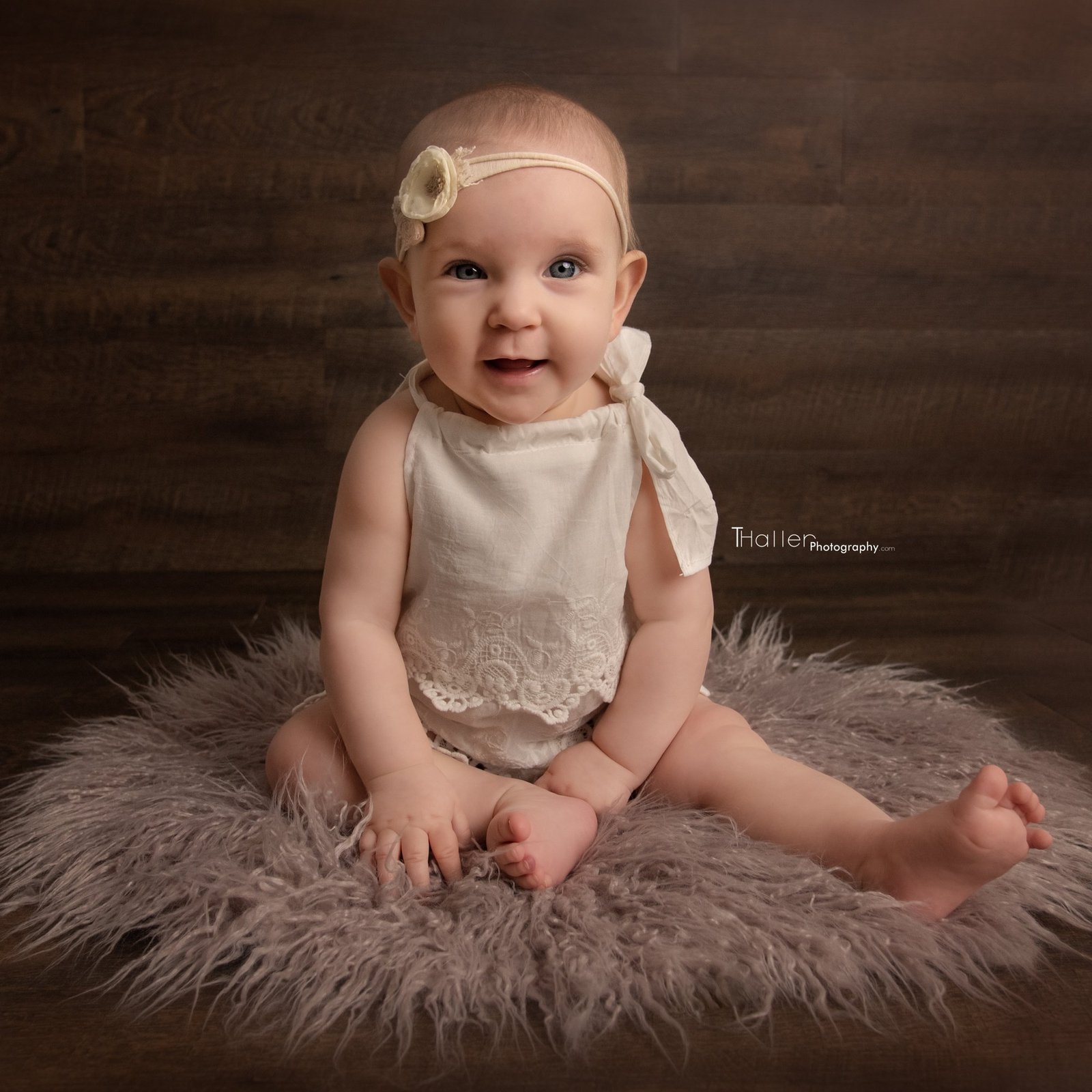 Newborn, Baby, Maternity Photography North Vancouver - Baby girl sitting