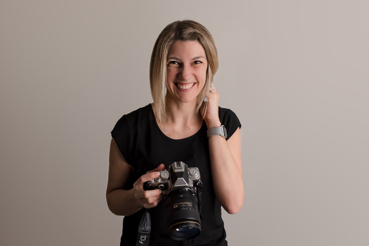 Newborn Baby Maternity Photographer located in North Vancouver - Headshot of Tanja Haller holding a camera and smiling