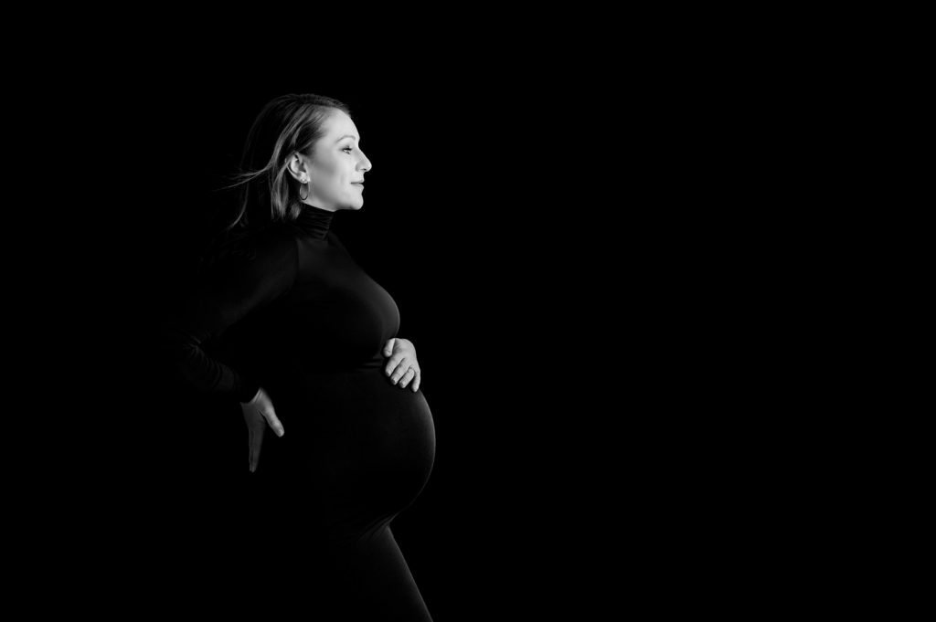 Vancouver Maternity Photographer black and white silhouette of a pregnant woman