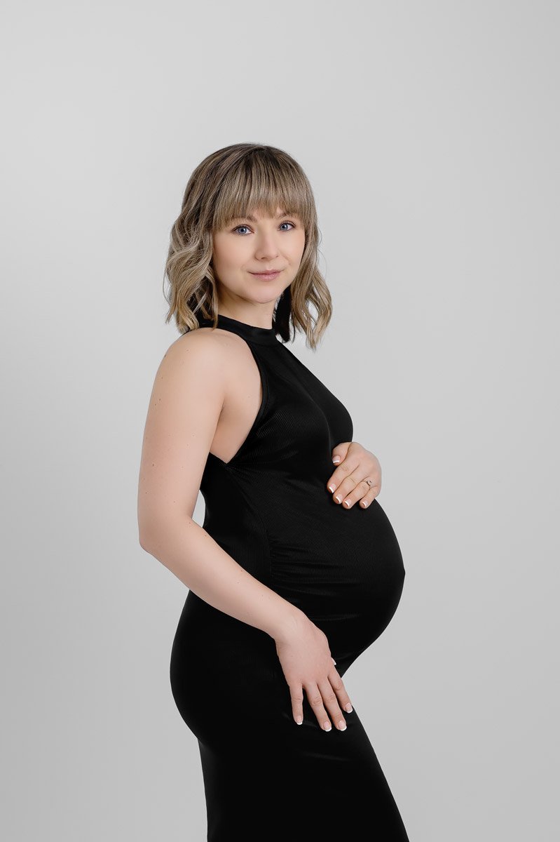 Burnaby North Vancouver Maternity Newborn Photographer - Portrait of a pregnant woman